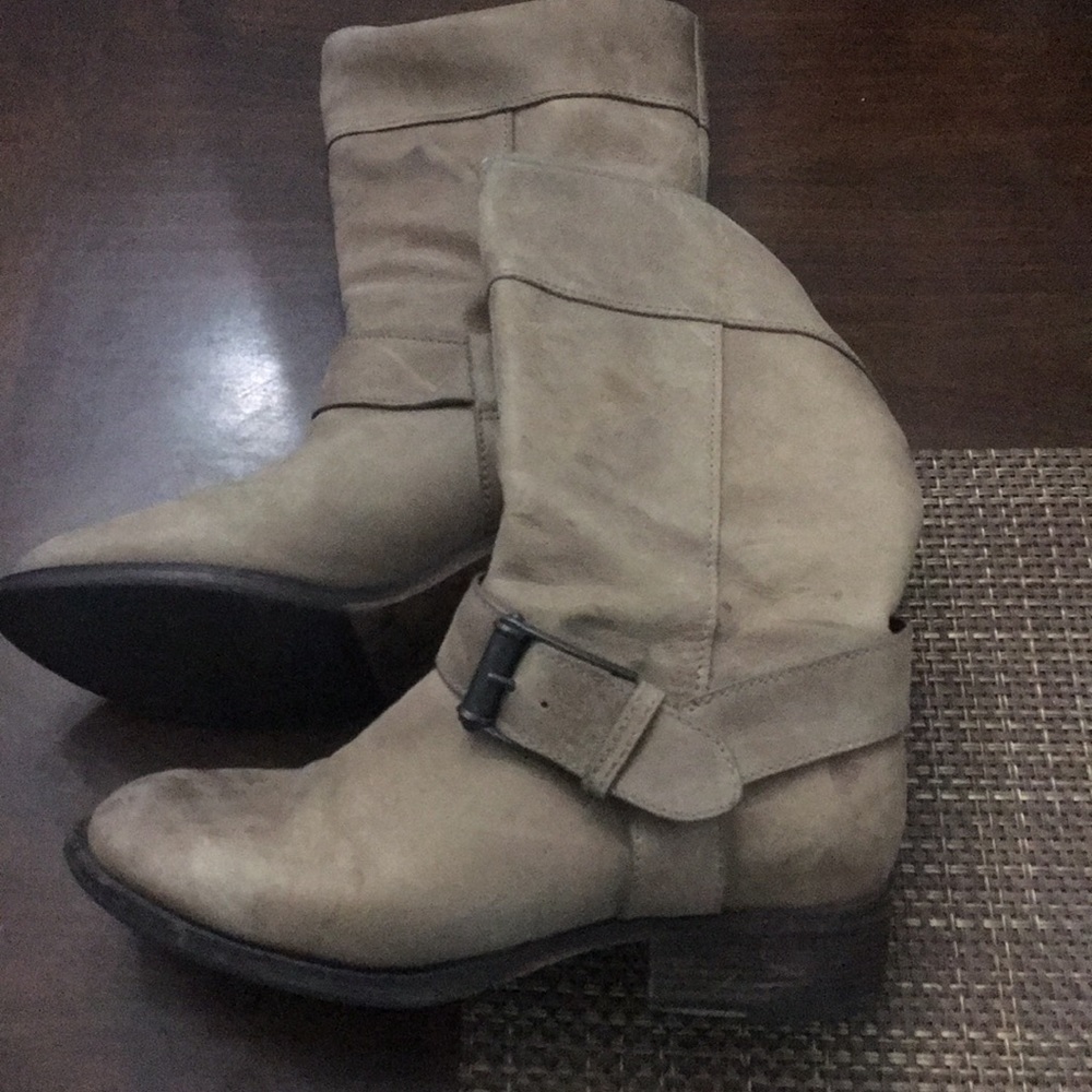 Shoes - Picture 2 of 7